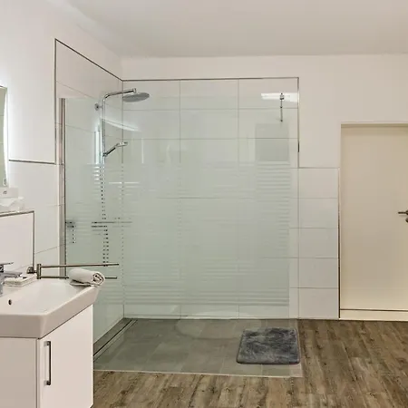 Grosses Haus Am Tremser Teich