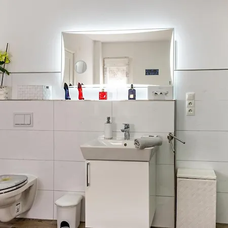 Grosses Haus Am Tremser Teich * Lübeck