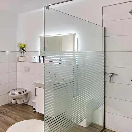 Grosses Haus Am Tremser Teich