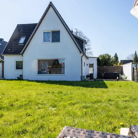 Grosses Haus Am Tremser Teich Lübeck