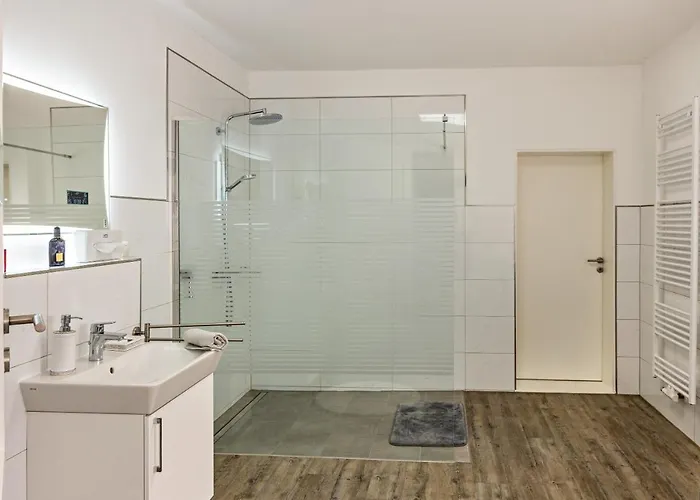 Grosses Haus Am Tremser Teich